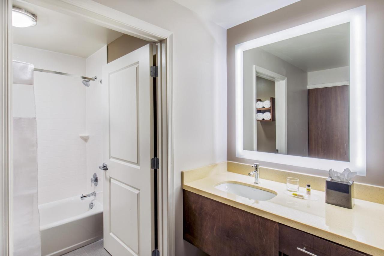 Staybridge Suites Charlottesville Airport By Ihg Exterior photo